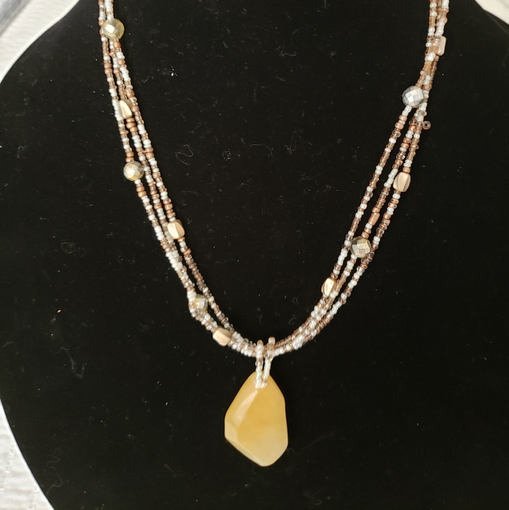 Pretty necklace with dark yellow/goldish stone.